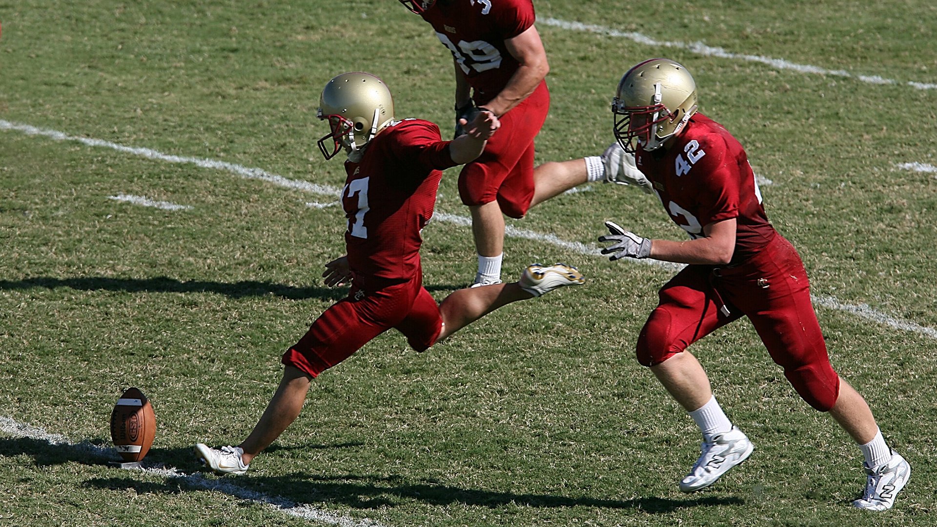 乐鱼体育(中国)官方网站-萨默·麦金托什蝶泳冲刺阶段技压群雄，麦金托什游泳